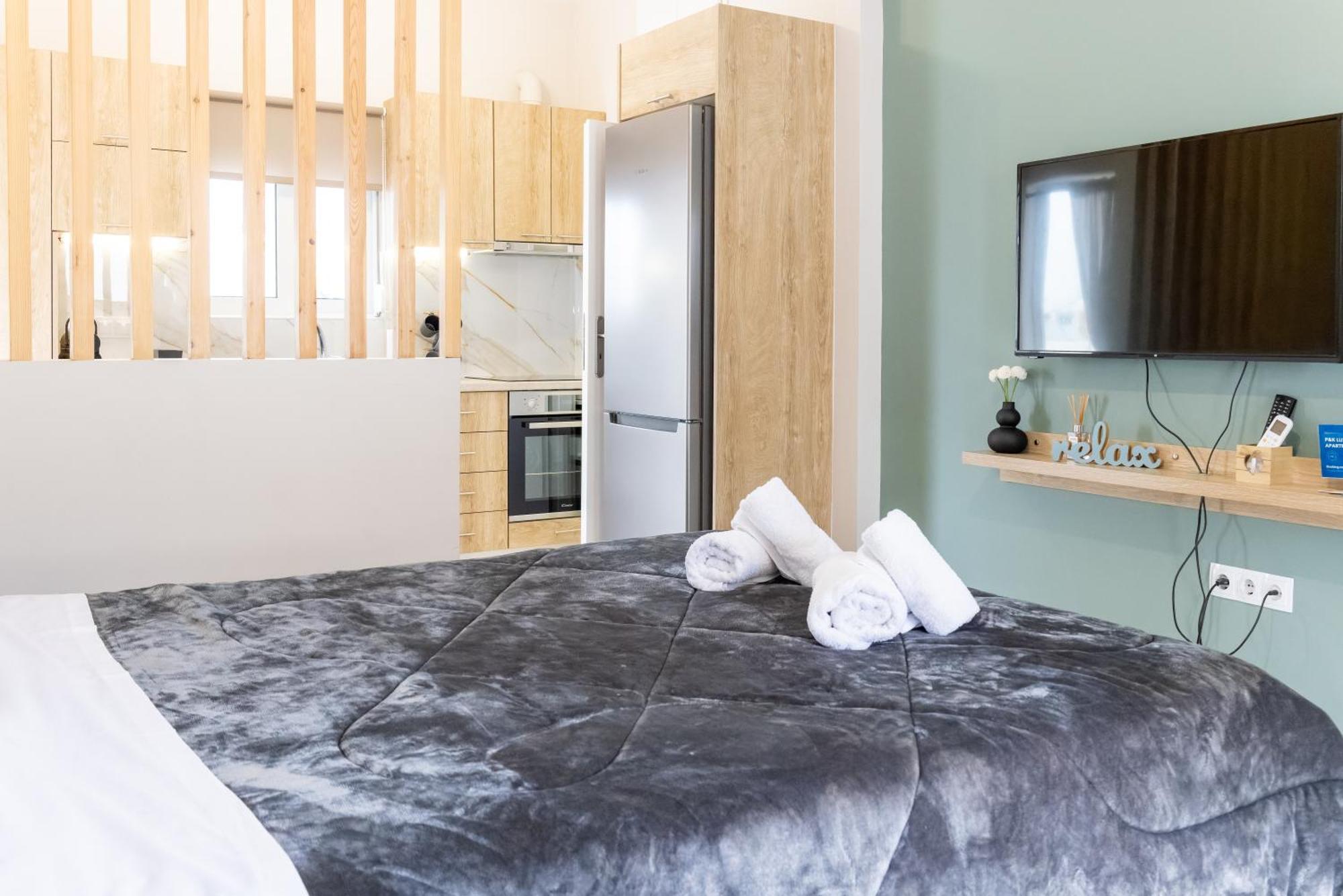 P&K Luxury Apartments 3 Каламата Екстериор снимка